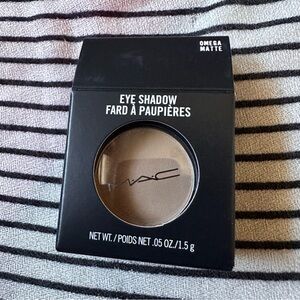 MAC Cosmetics matte eye shadow - Omega